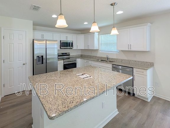 2nd image of 1204 Hope St