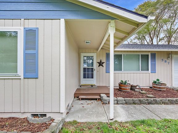 3rd image of 587 Salal St