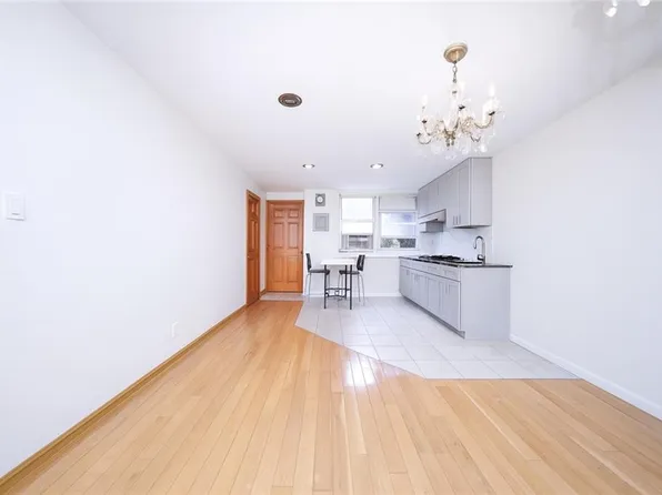 2240 East 26th Street image 4 of 20