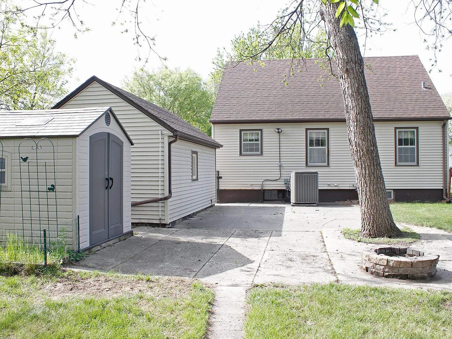 3 bed, 1806 sqft, $1,300 — Photo 3