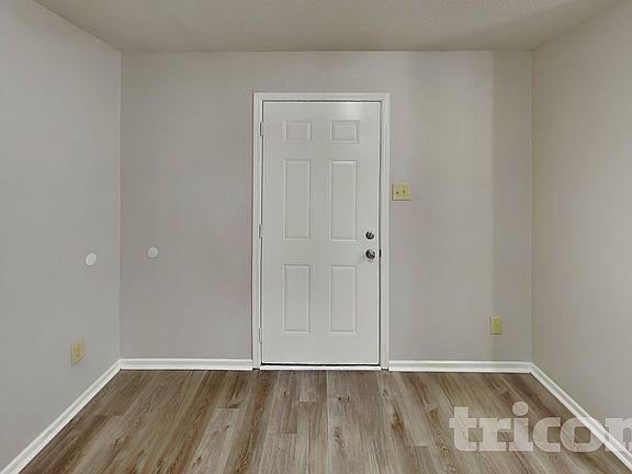 3rd image of 8039 Retreat Ln