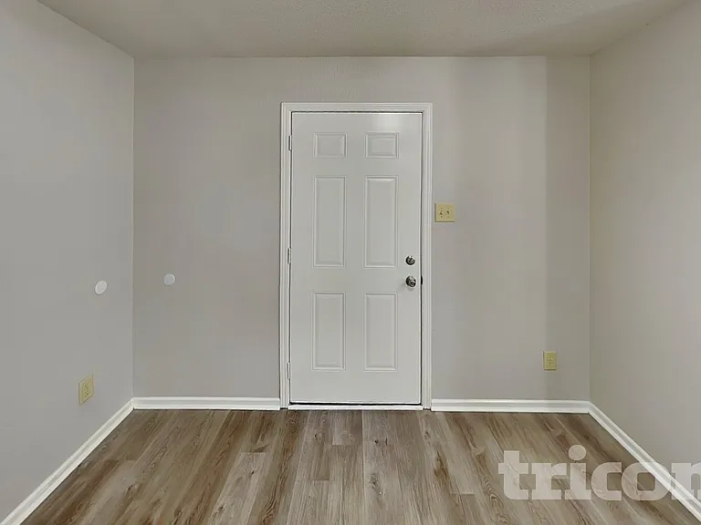 8039 Retreat Ln — Photo 3