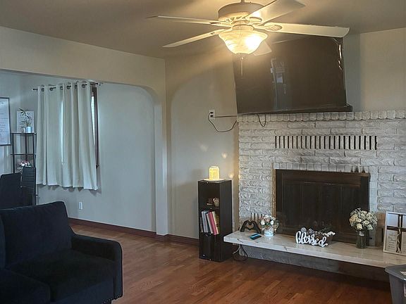 4th image of 303 Avenue G