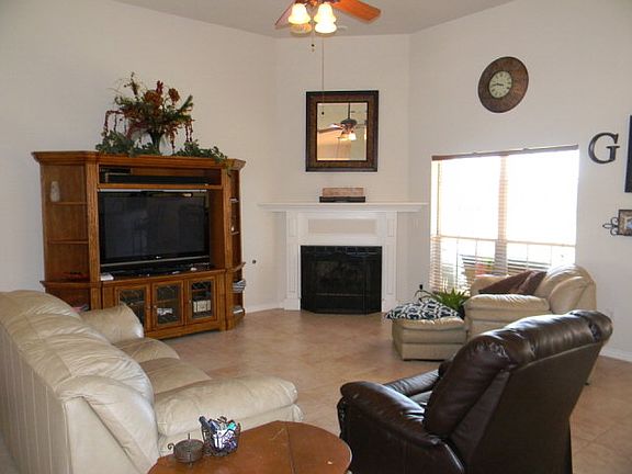 2nd image of 140 Redwood Cir