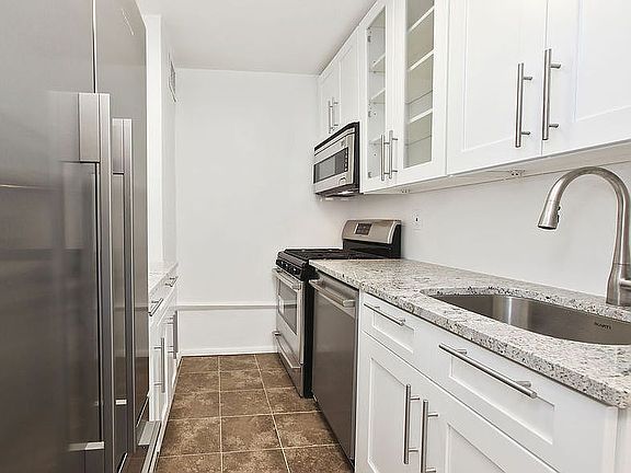 5th image of 392 Central Park W APT 19V