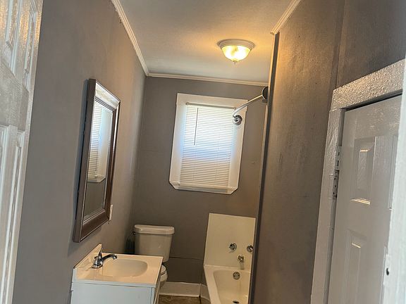5th image of 23904 Taylor St