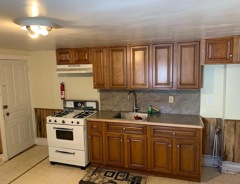 2nd image of 509 W Green St #2