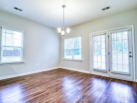 5th image of 1355 Tamarind Ln