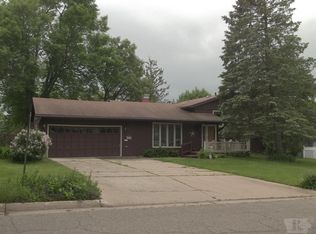 201 Newcastle Rd, Marshalltown, IA 50158