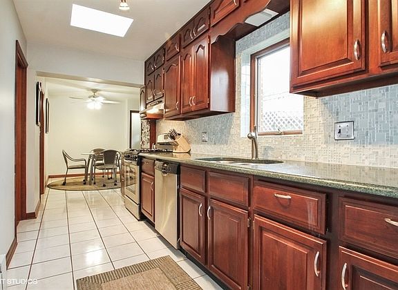 4th image of 7401 N Oriole Ave