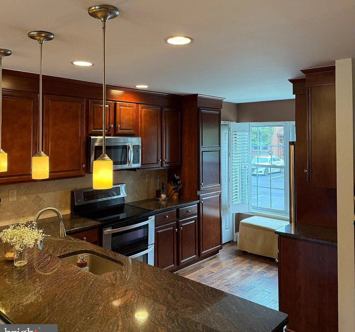 3 bed, 2.5 bath, 1986 sqft, $2,800 — Photo 2