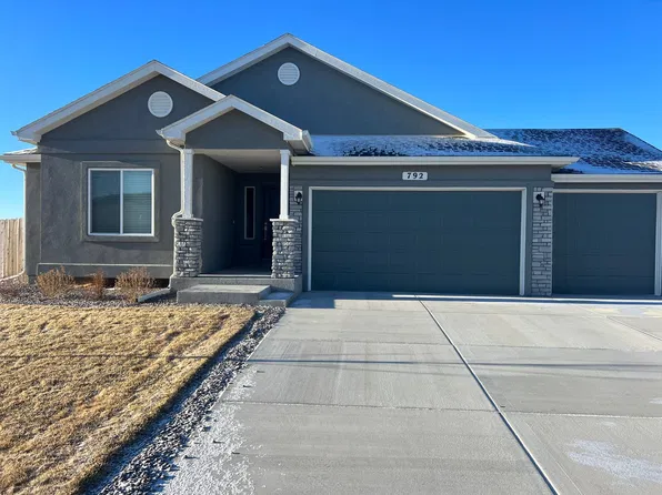 792 E Cabaret Dr, Pueblo West, CO 81007