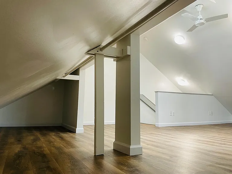 633 N Huron St — Photo 10