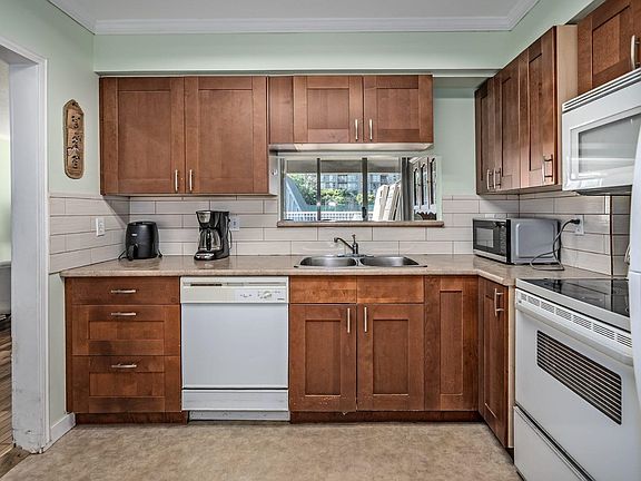 5th image of 1180 Pinetree Way #206