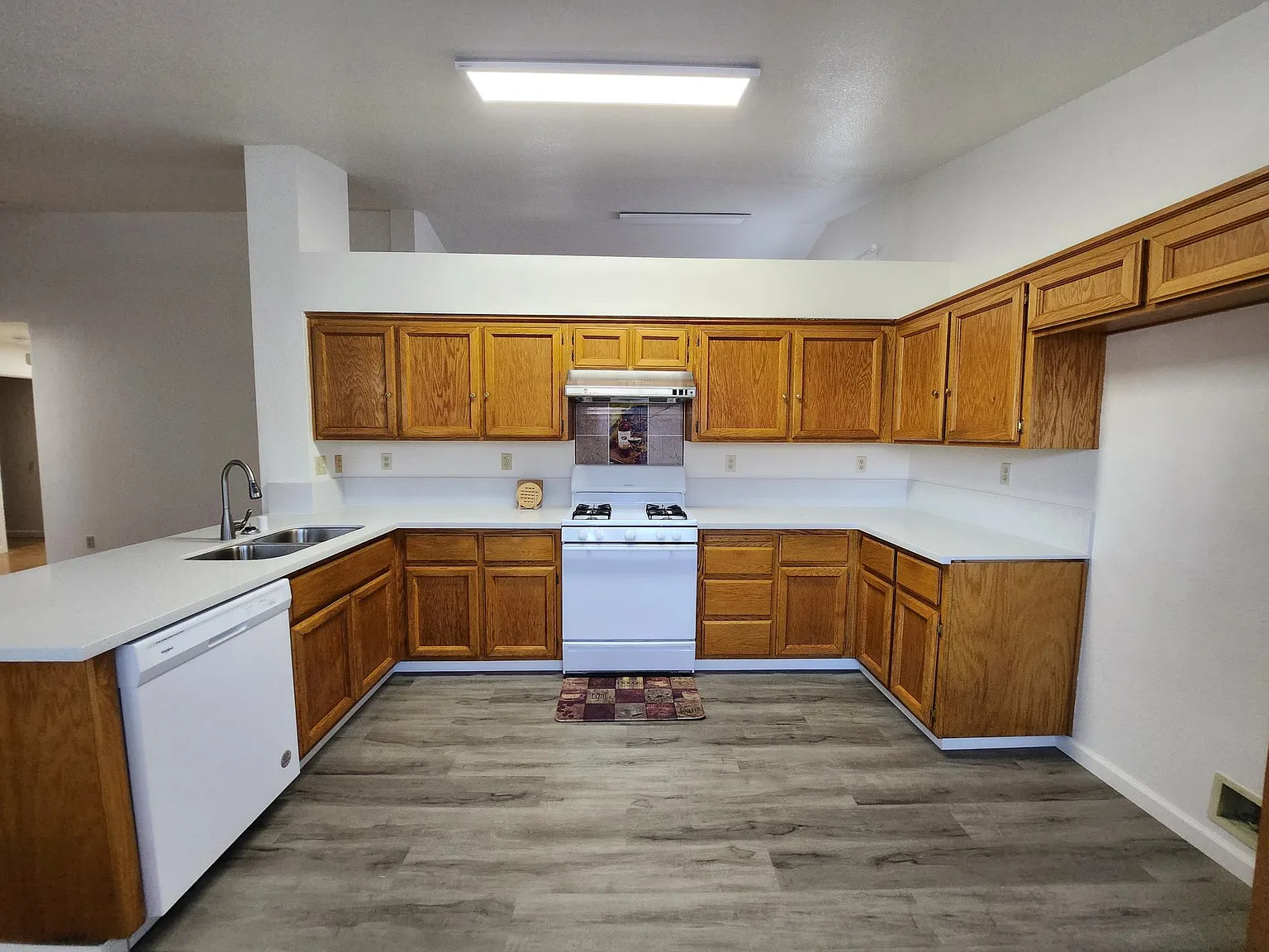 3 bed, 1417 sqft, $2,600 — Photo 2