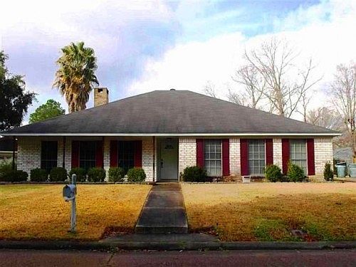 1st image of 825 Monterrey Dr
