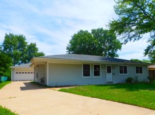 1405 Cooper Rd, Hoffman Estates, IL 60169