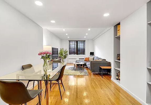 3rd image of 3185 Crescent St APT 215