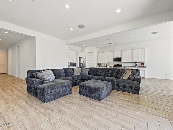 4th image of 17599 W VICTORY Street