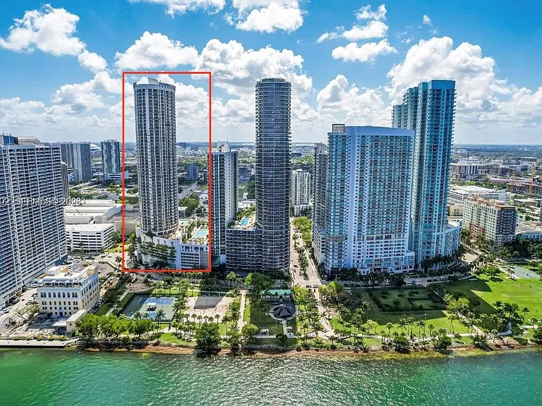 1750 N Bayshore Dr #2211 — Photo 2