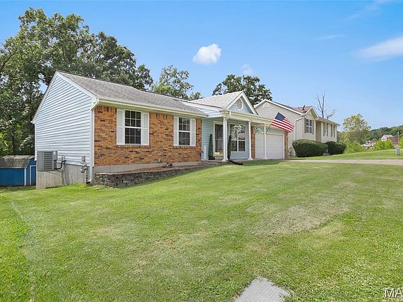 2nd image of 1726 Clark Ln