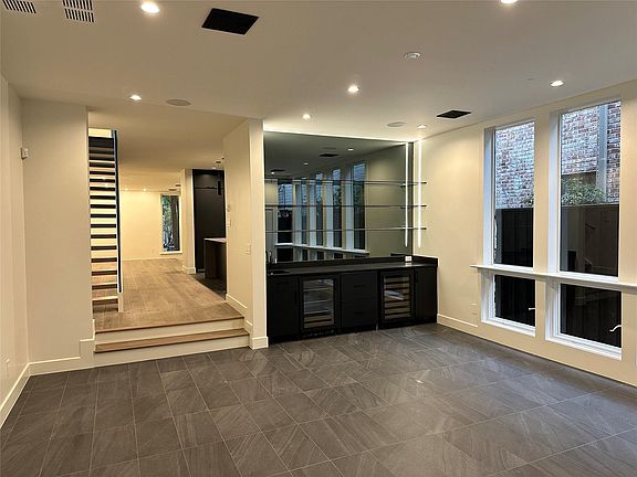 5th image of 3444 Potomac Ave