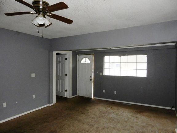 2nd image of 818 Cherry St