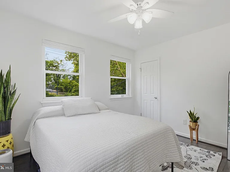 248 Kenilworth Ave NE — Photo 10