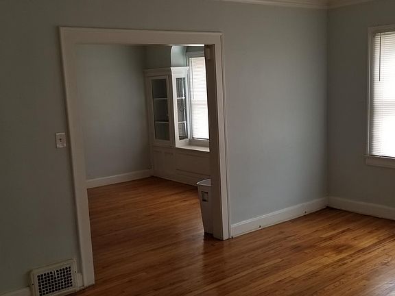 3rd image of 3535 W 117th St