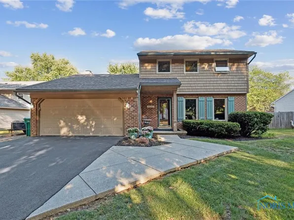 26926 Oakmead Dr, Perrysburg, OH 43551