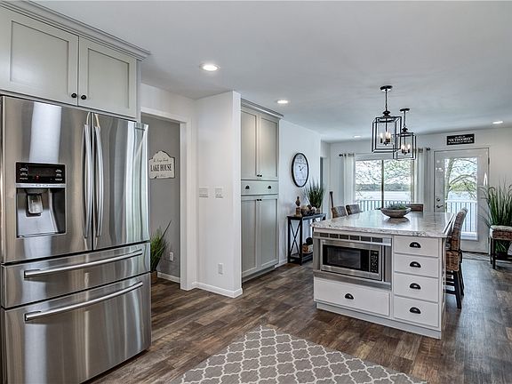 5th image of 2107 Point Comfort Road NE