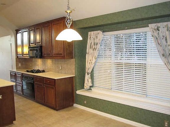 4th image of 304 Suncreek Dr