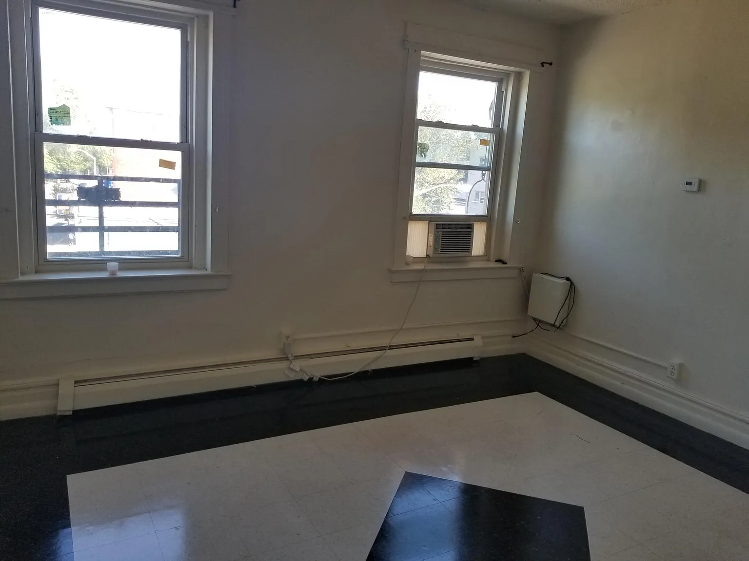 488 S Orange Ave — Photo 2