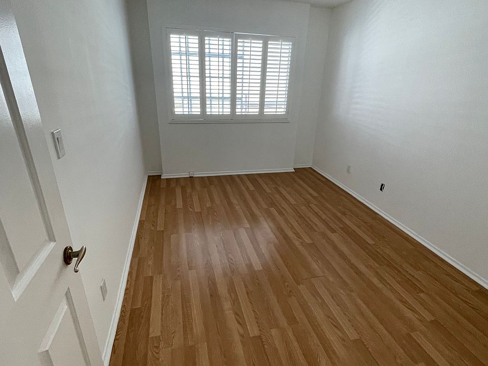 1st image of 345 Myrtle St APT 16