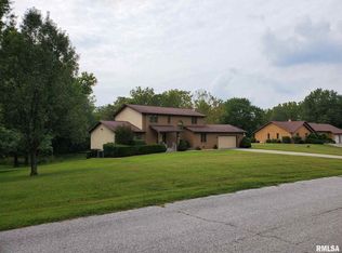 113 Apple Ln, Carbondale, IL 62901