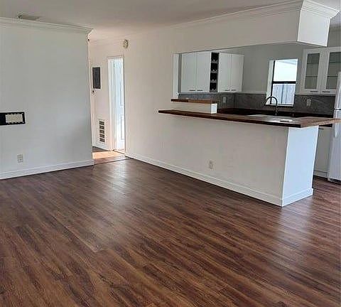 3rd image of 520 NE 58th St #B