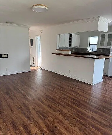 520 NE 58th St #B — Photo 3