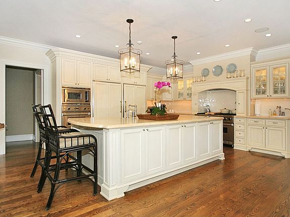 4th image of 19 Meadowood Ln