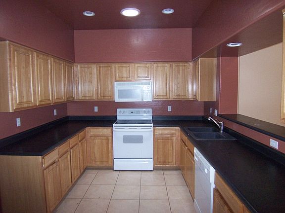 4th image of 16626 E WESTBY Drive #204