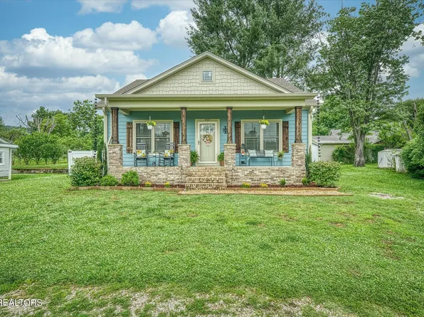 402 W 3rd St, Livingston, TN 38570