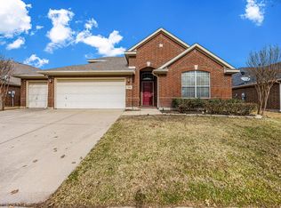 744 Hemlock Trl, Saginaw, TX 76131