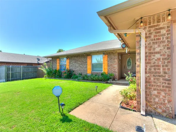 12012 Larkdale Dr, Yukon, OK 73099