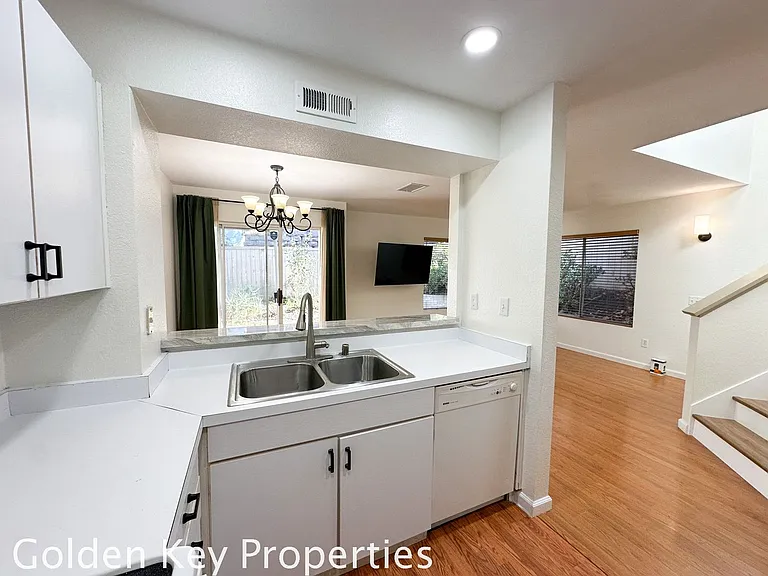 410 Ferrara Way — Photo 8