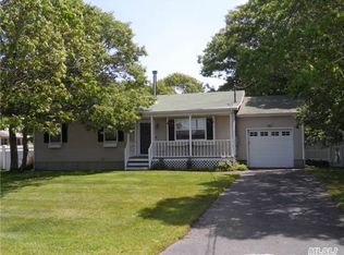 173 Pine St, East Moriches, NY 11940