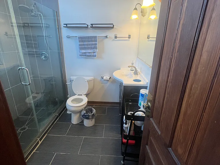 1612 W Beach Ave #2R — Photo 6