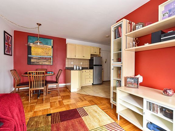 4th image of 46 Grace Ave APT 1M