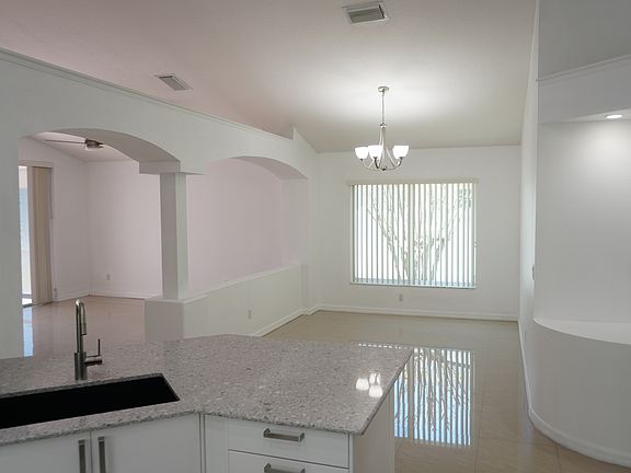 4th image of 18912 Twinberry Dr