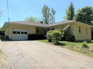 29 New Braintree Rd, Oakham, MA 01068