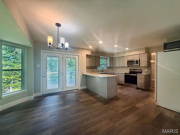 5th image of 9748 Lee Dr
