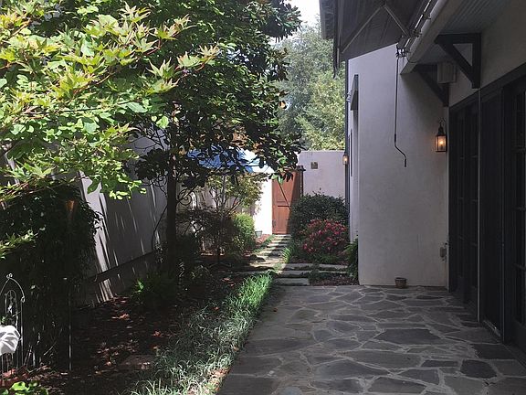 3rd image of 3329 W 4th St
